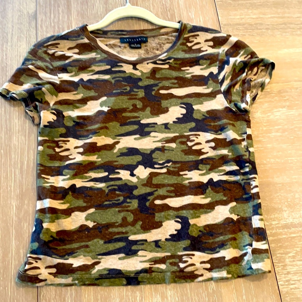 Sanctuary camo t-shirt.
